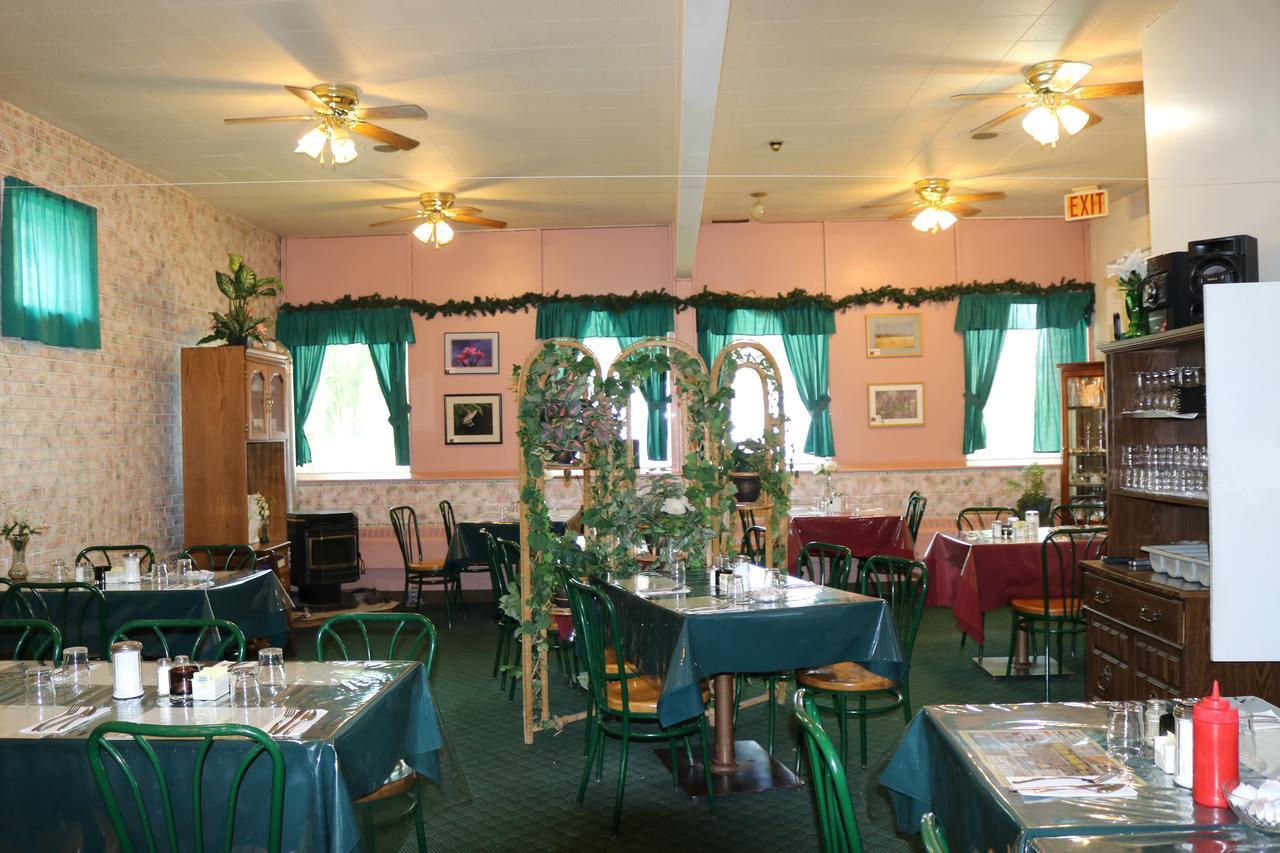 Manitou Motor Inn Extérieur photo
