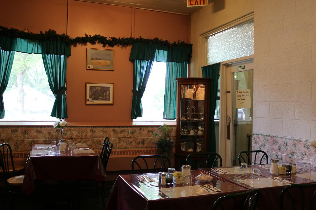 Manitou Motor Inn Extérieur photo