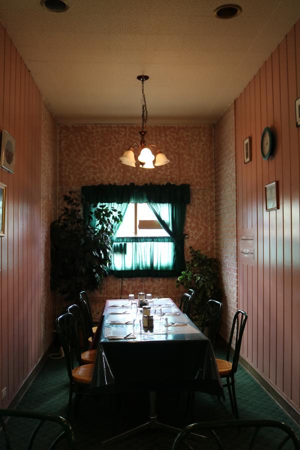 Manitou Motor Inn Extérieur photo