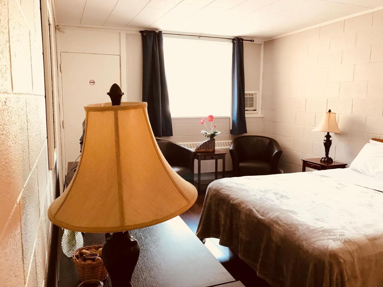 Manitou Motor Inn Extérieur photo