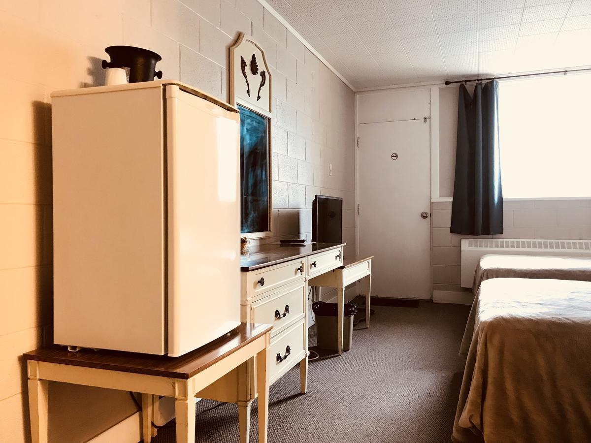 Manitou Motor Inn Extérieur photo