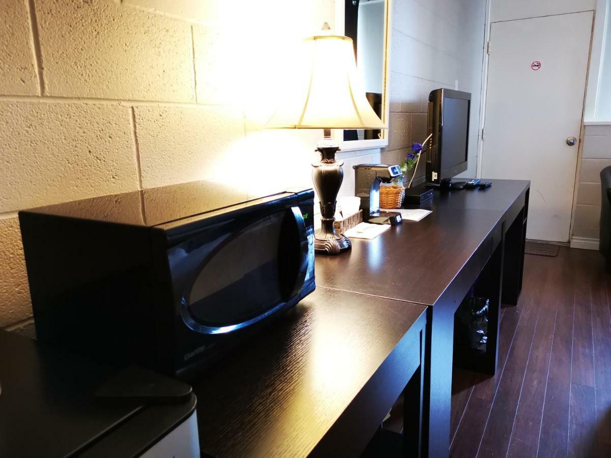Manitou Motor Inn Extérieur photo